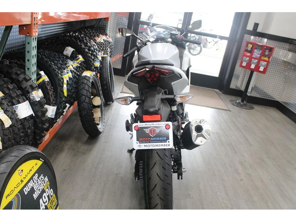 2025 Kawasaki Ninja® 500 alt