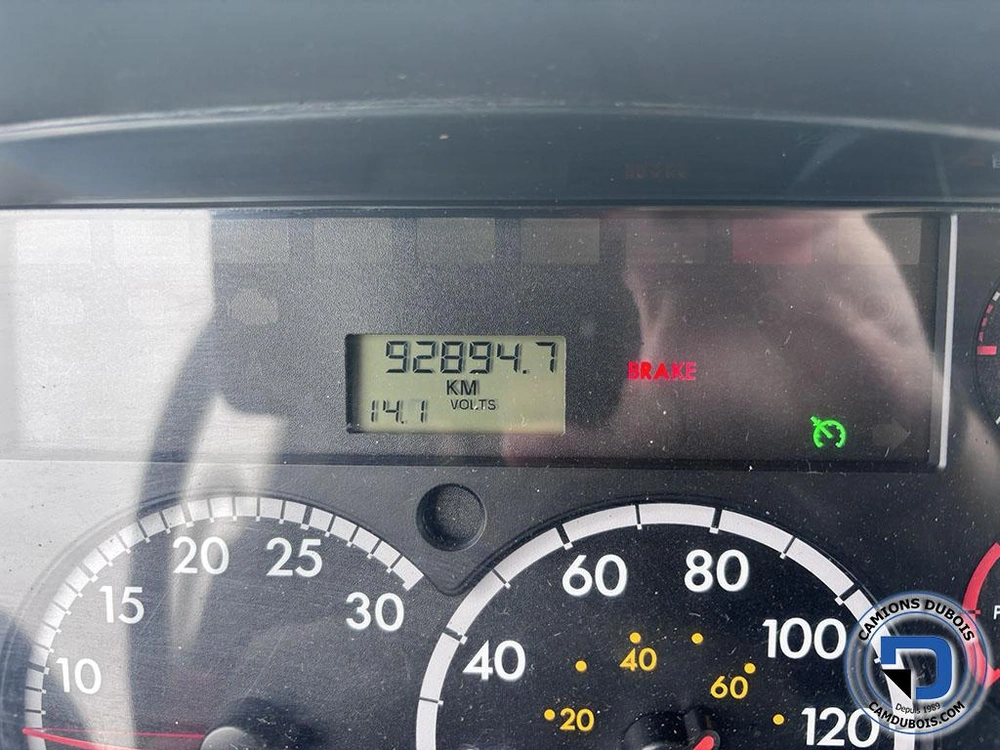 Freightliner M2-106 2011 alt