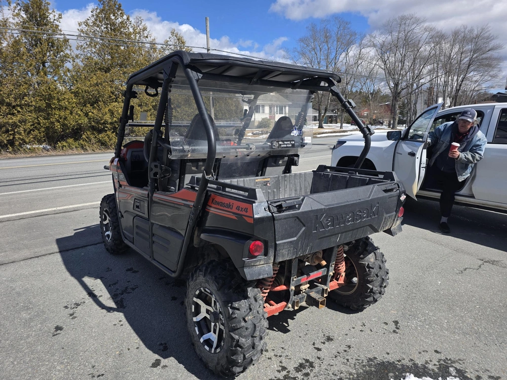2017 Kawasaki Teryx Le alt