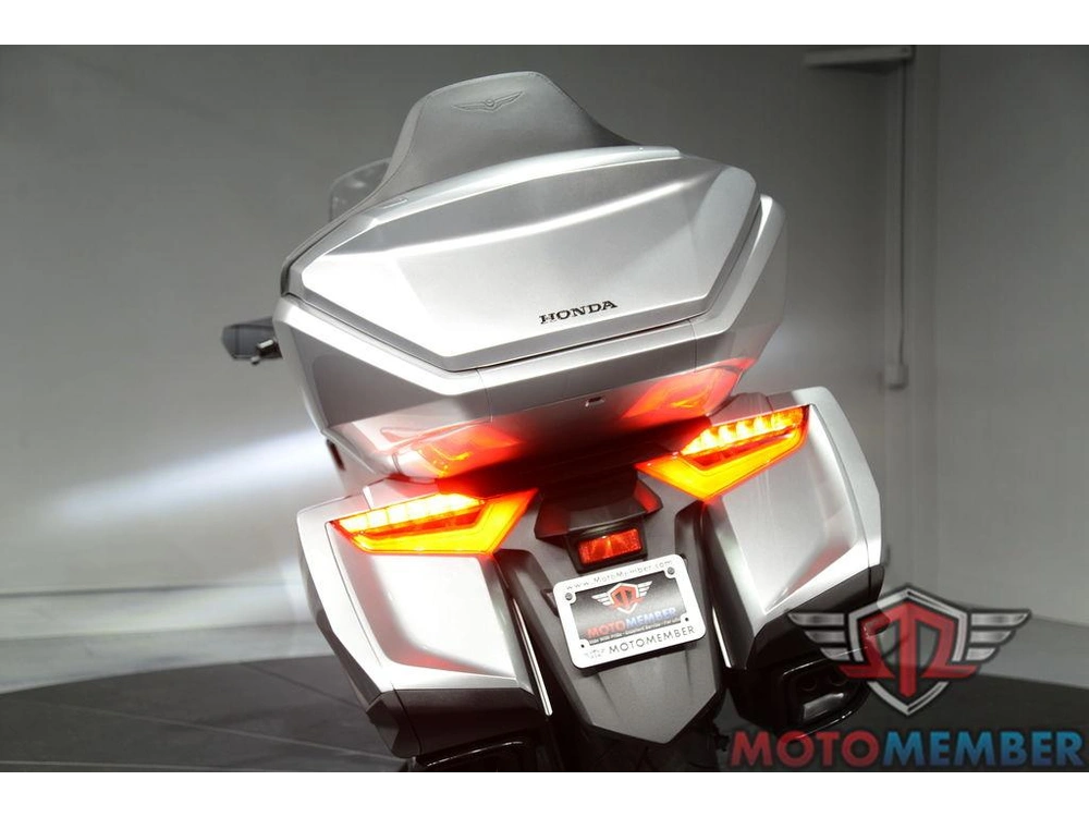 2025 Honda Gold Wing Tour alt