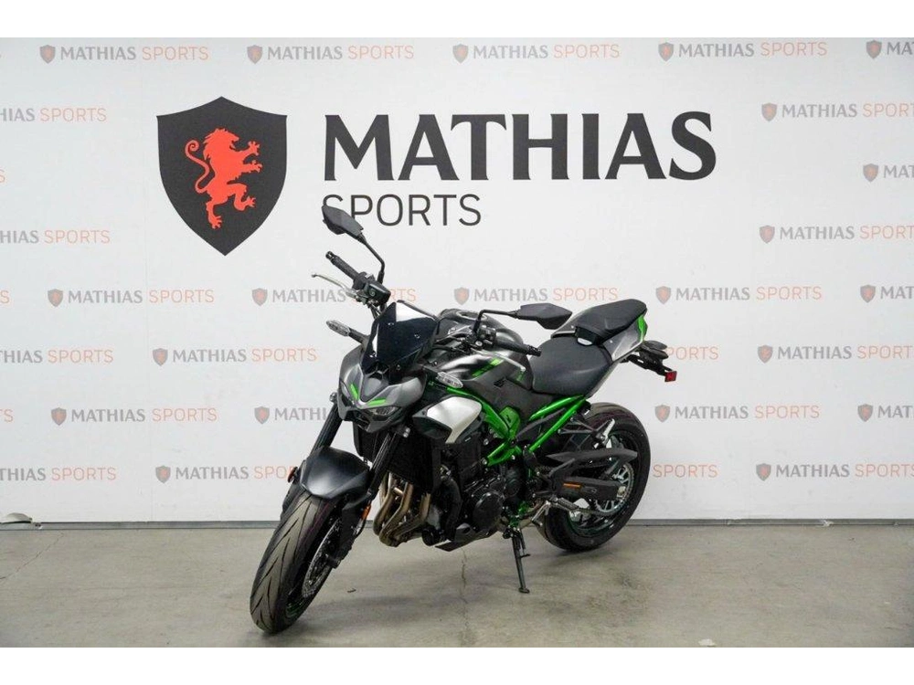Kawasaki Z900 2025 alt