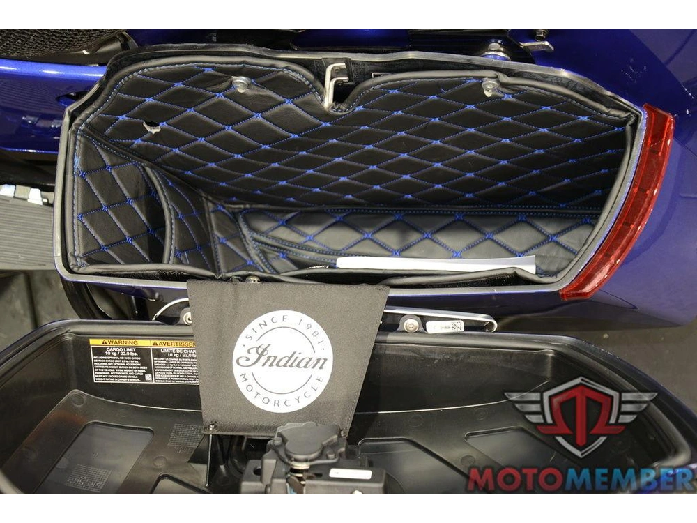 2023 Indian Motorcycle Challenger® Limited Spirit Blue Metallic / Black Metallic alt