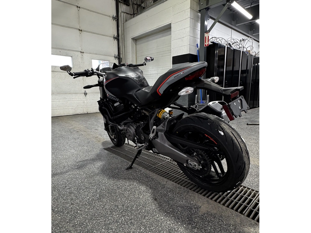 Ducati Monster 821 Stealth 2019 alt