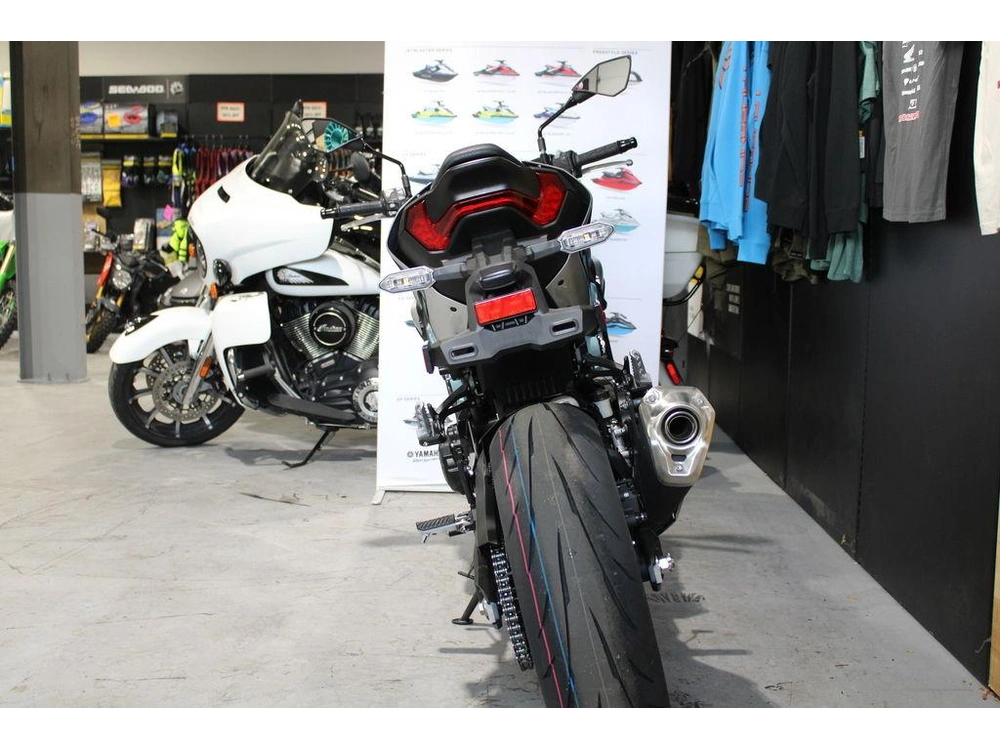 2025 Kawasaki Z900 Abs Galaxy Silver/metallic Spark Black alt