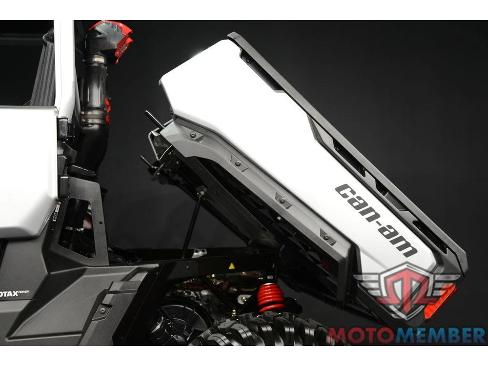 2025 Can-am Defender X Mr With Half-doors Hd10 Hyper Silver & Legion Red alt