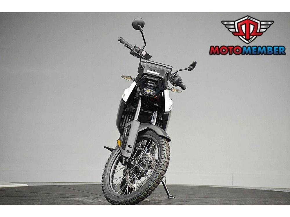 2025 Can-am Origin White alt