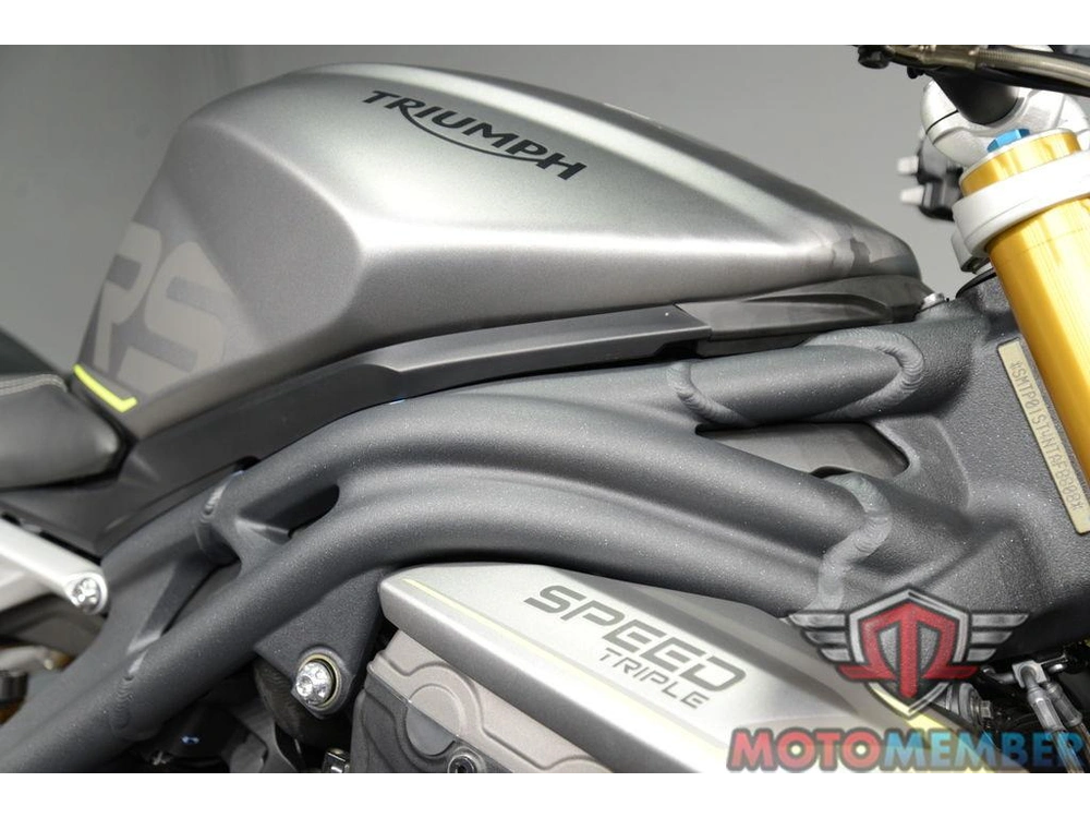 2022 Triumph Speed Triple 1200 Rs Matte Silver Ice alt