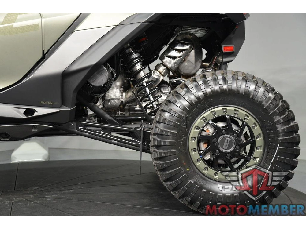 2026 Can-am Maverick R X Rc alt