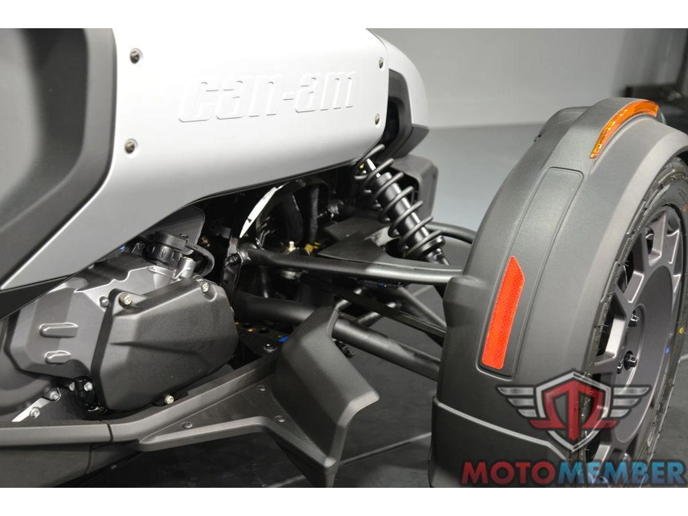 2025 Can-am Canyon alt