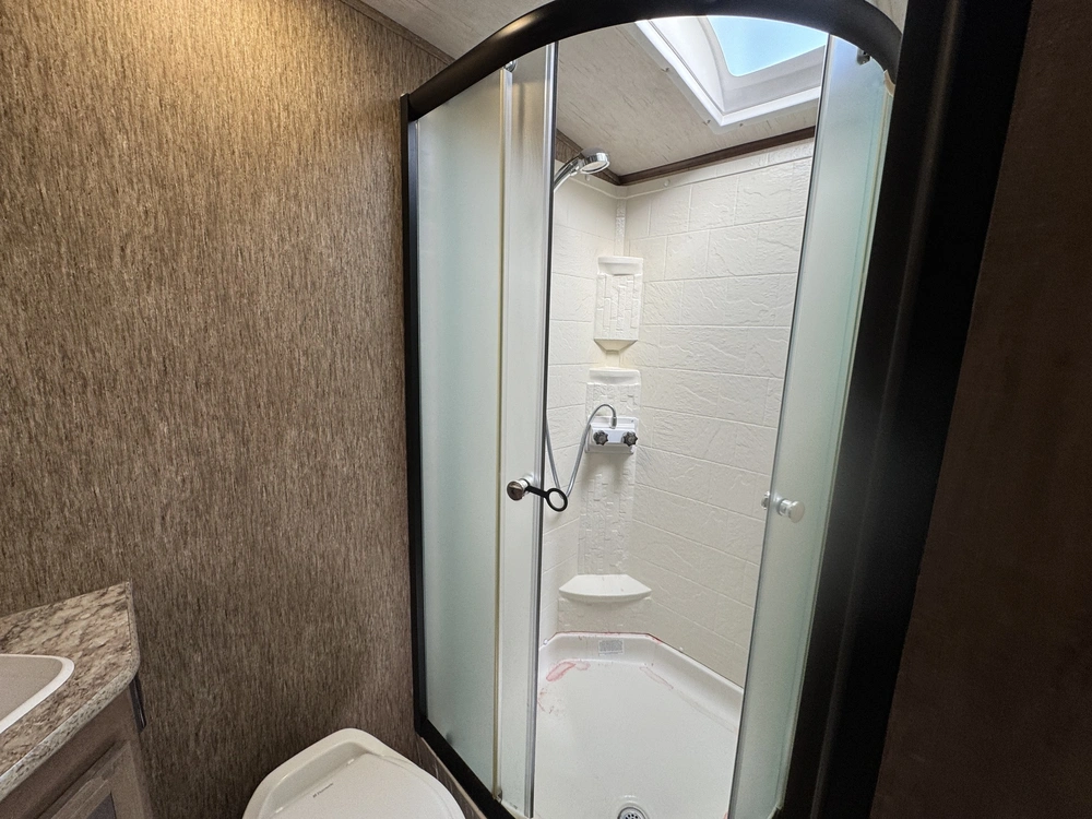 2017 Cruiser Rv Shadow Cruiser 195wbs alt