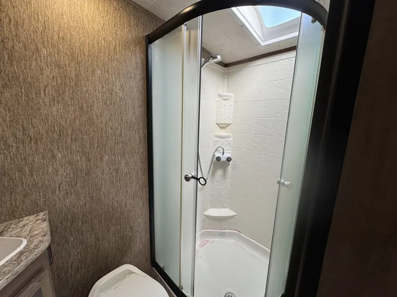 2017 Cruiser RV SHADOW CRUISER 195WBS thumbnail 8