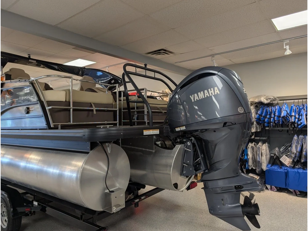 2022 Godfrey Marine Mc235rl alt