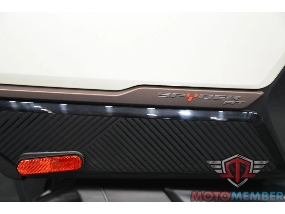 2025 Can-am Spyder Rt Sea-to-sky alt