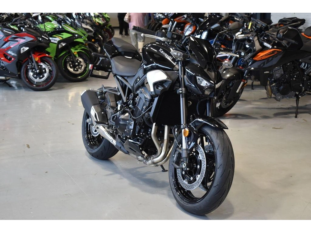 2025 Kawasaki Z900 Abs Metallic Spark Black/metallic Carbon Gray alt
