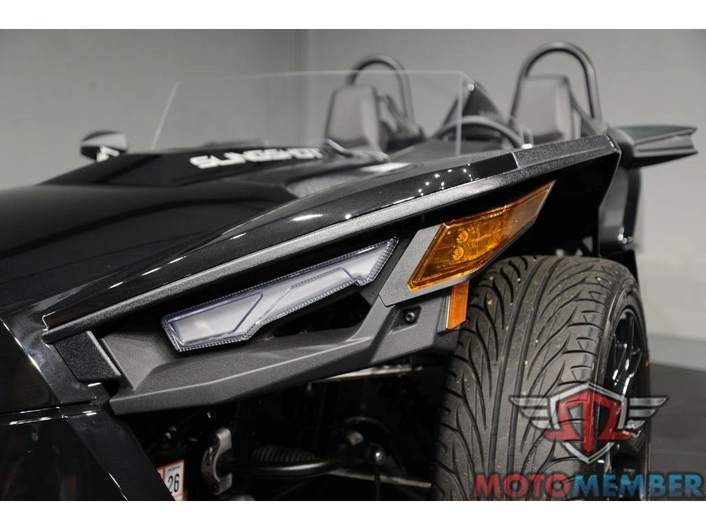 2024 Slingshot Slingshot® S W/ Technology Package I Jet Black alt