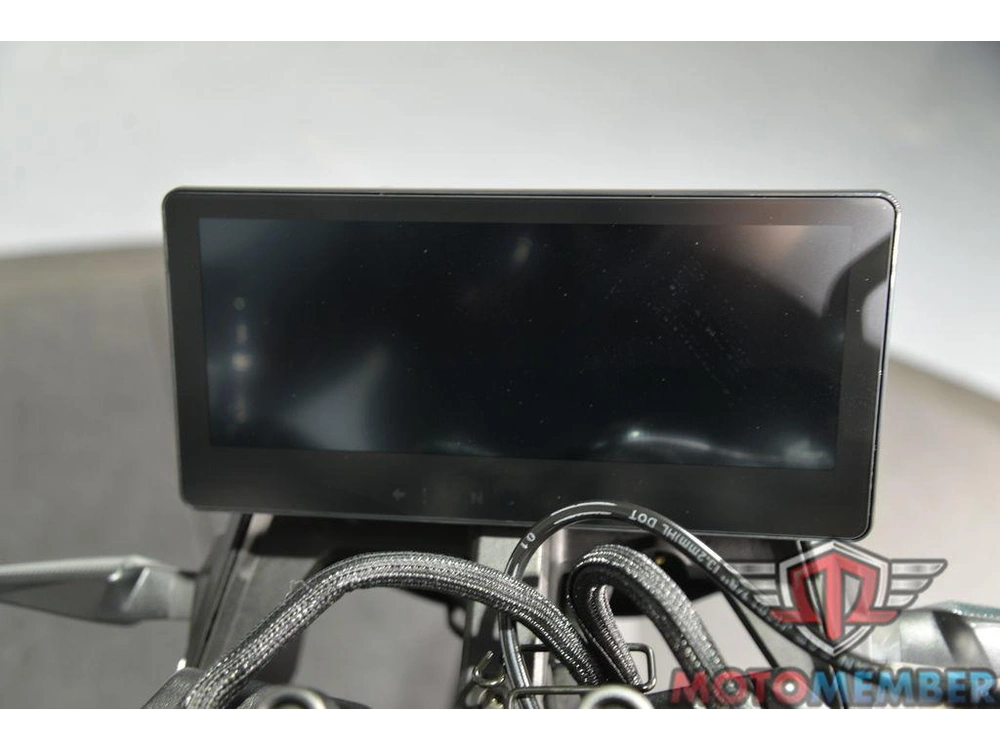 2025 Can-am Origin White alt