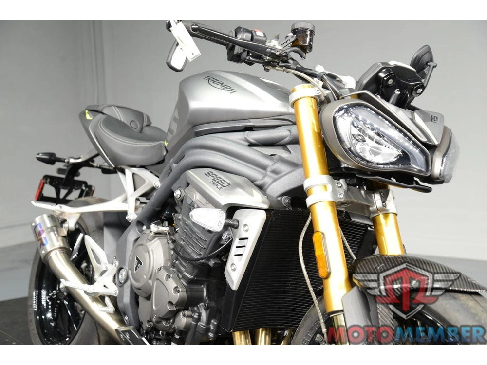 2022 Triumph Speed Triple 1200 Rs Matte Silver Ice alt