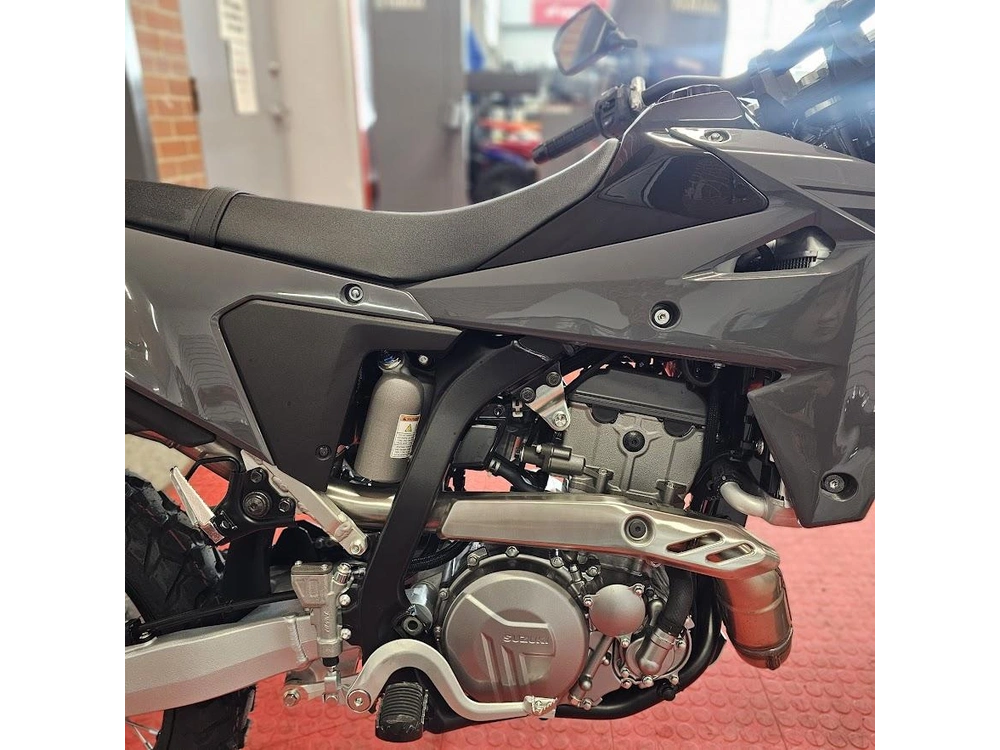2026 Suzuki Dr-z 4sm alt