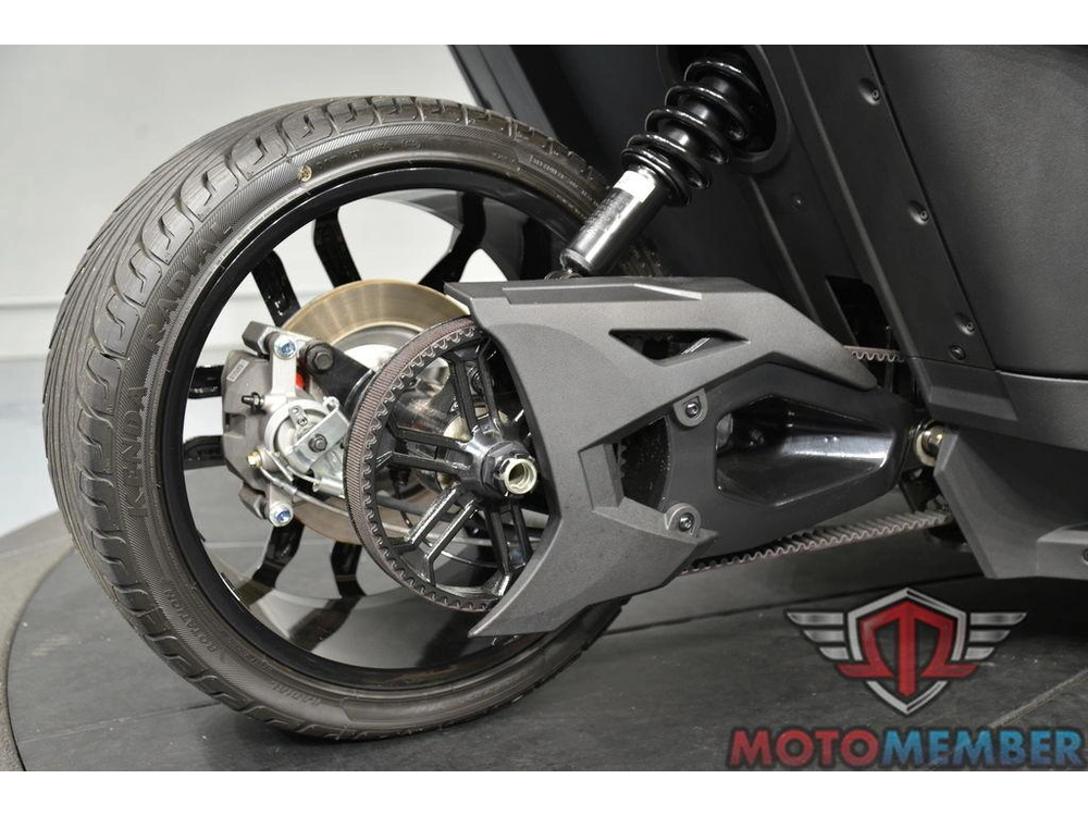 2024 Slingshot Slingshot® S W/ Technology Package I Jet Black alt