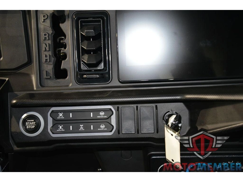 2026 Can-am Defender Max Xt Cab Hd11 With 10.25 In. Infotainment alt