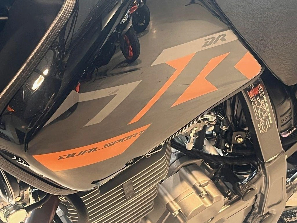 2026 Suzuki Dr650s alt