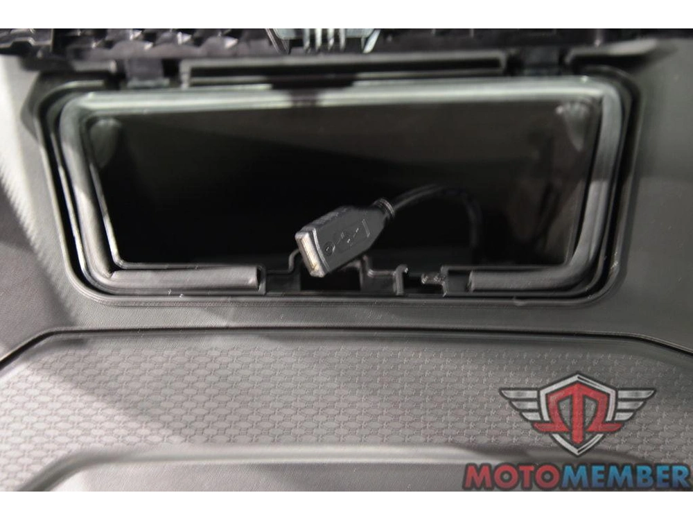 2026 Can-am Defender Max Xt Cab Hd11 With 10.25 In.display alt