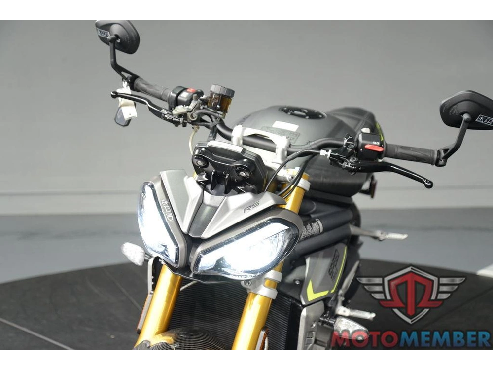 2022 Triumph Speed Triple 1200 Rs Matte Silver Ice alt