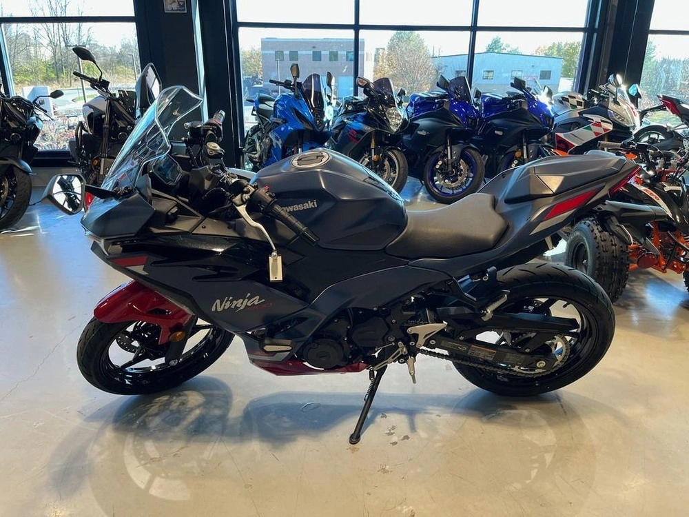 2026 Kawasaki Ninja® 500 Se Abs alt