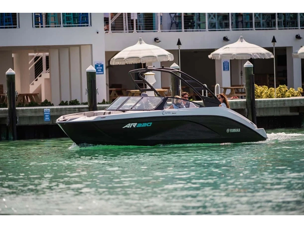 2025 Yamaha Ar220 Black alt