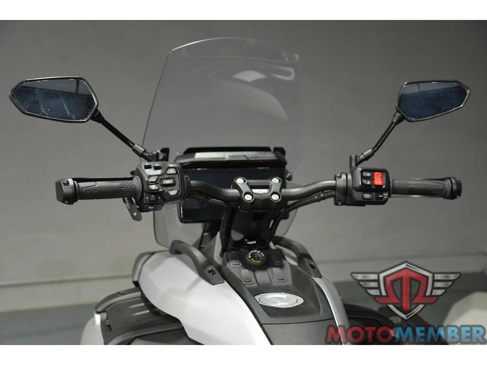 2025 Can-am Canyon alt