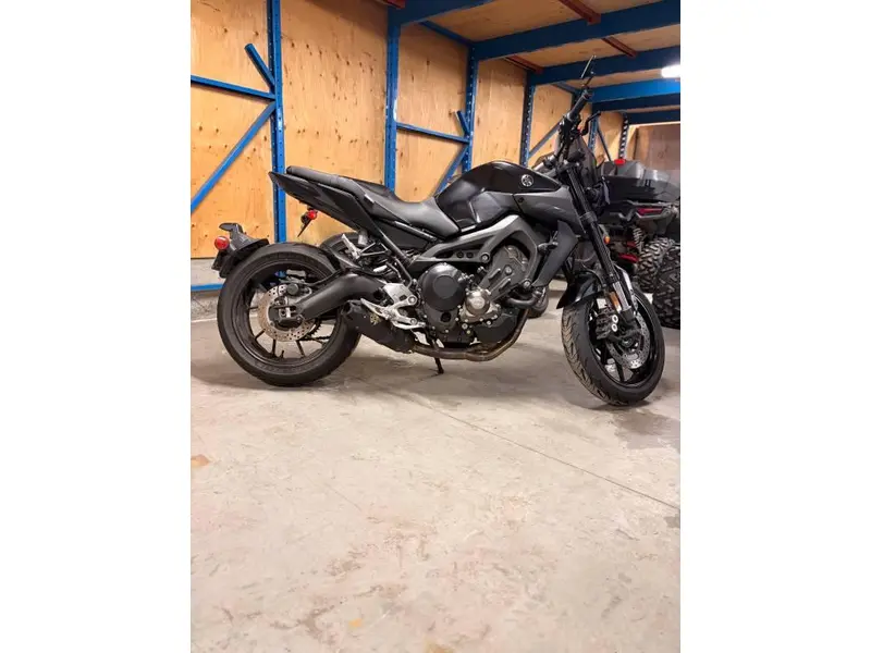 2018 Yamaha MT-09 thumbnail 2