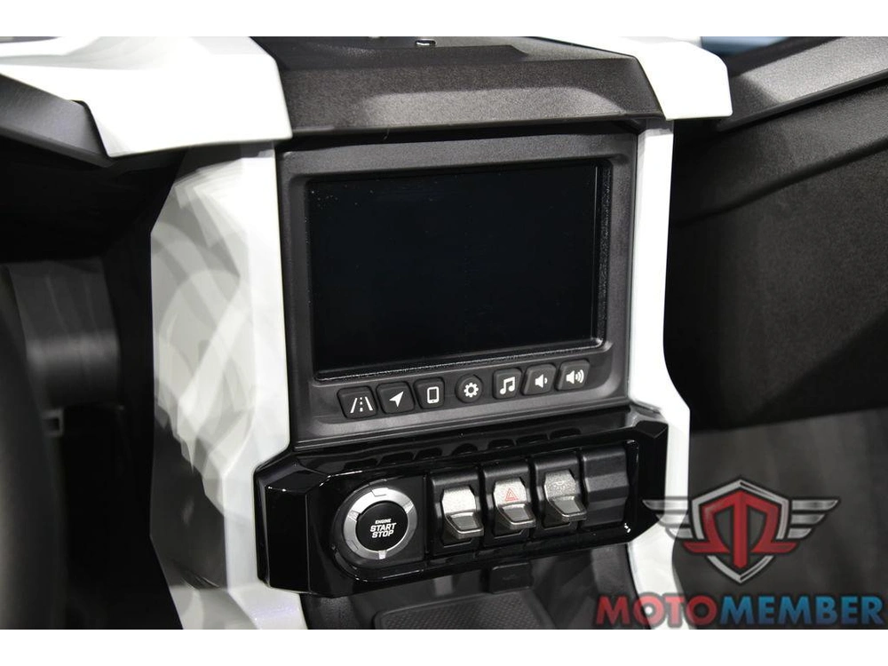 2024 Slingshot Slingshot® R Autodrive Purple Lightning alt