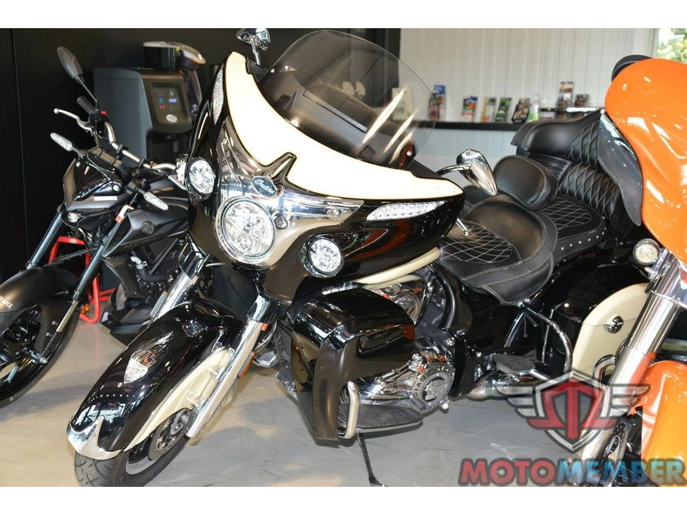 2017 Indian Motorcycle Roadmaster® Thunder Black Over Ivory Cream alt
