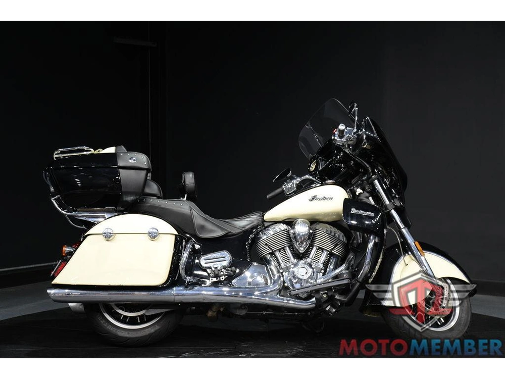 2017 Indian Motorcycle Roadmaster® Thunder Black Over Ivory Cream alt