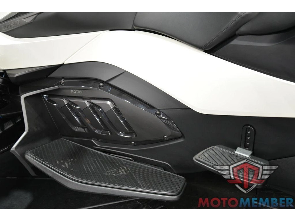 2026 Can-am Spyder Rt alt