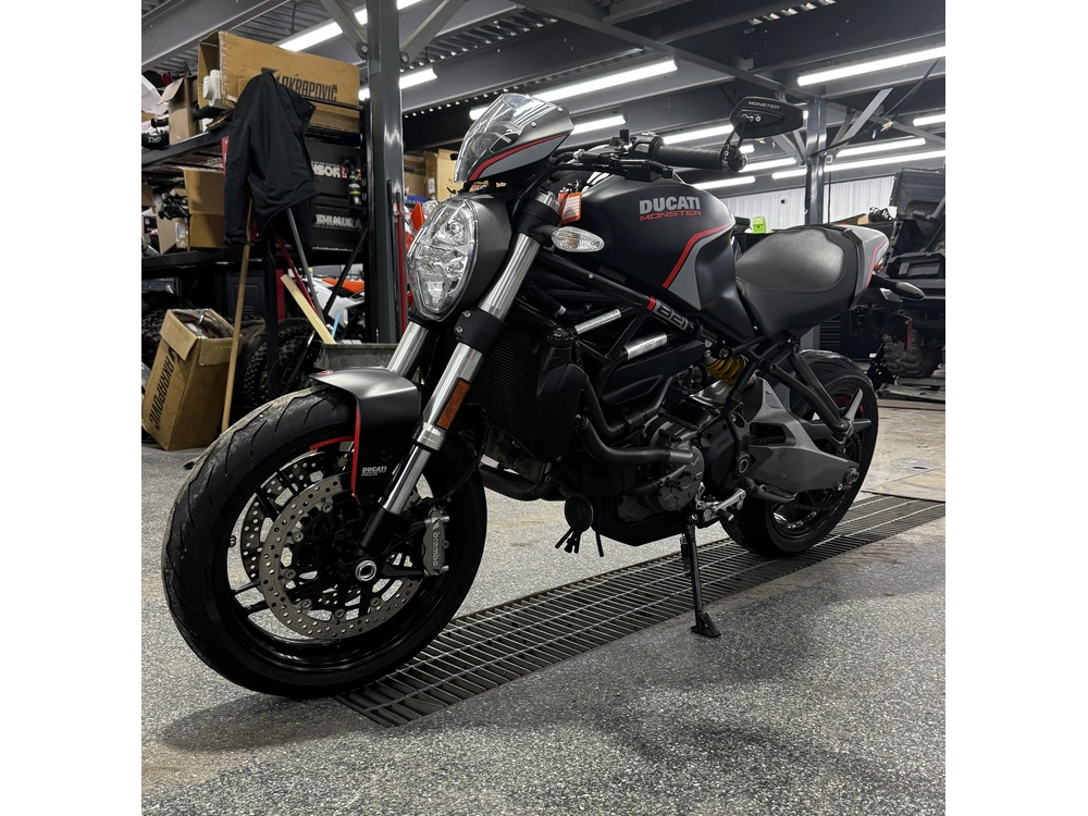 Ducati Monster 821 Stealth 2019 alt
