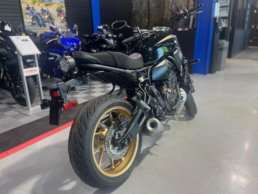 2025 Yamaha Xsr700 alt