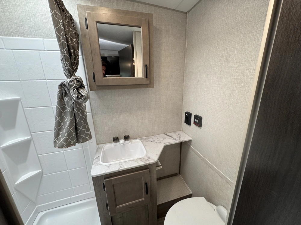 2021 Venture Rv Sonic 211vdbx alt