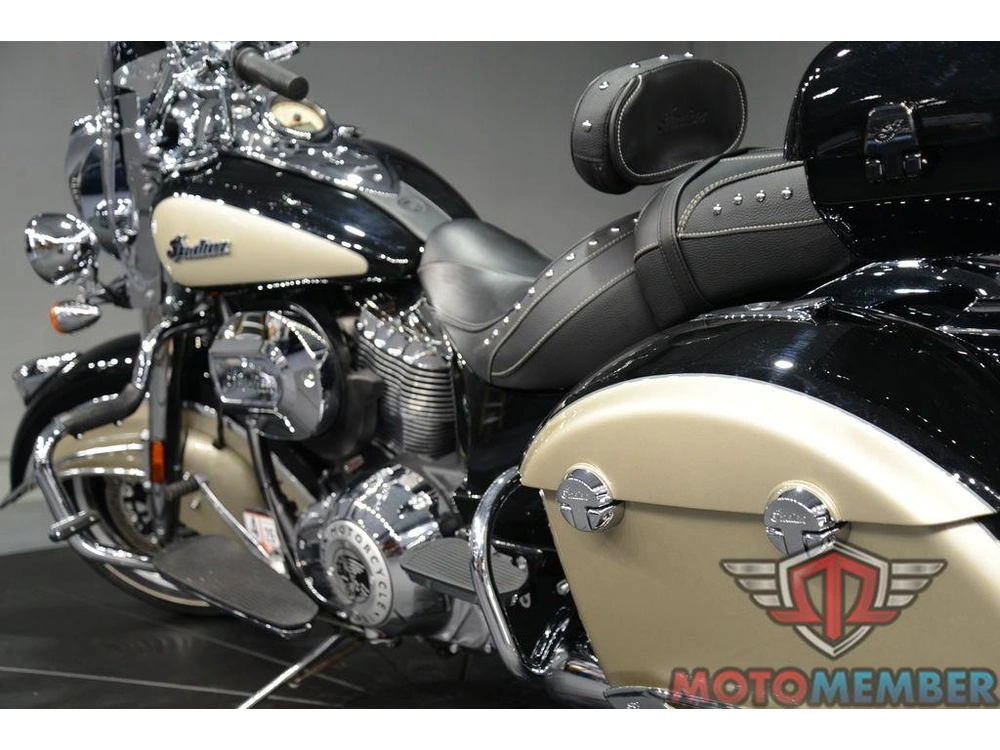 2022 Indian Motorcycle Springfield® Black Metallic/dirt Track Tan alt