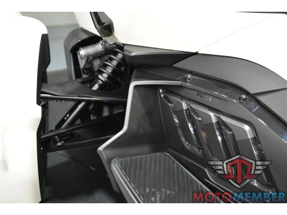 2026 Can-am Spyder Rt alt