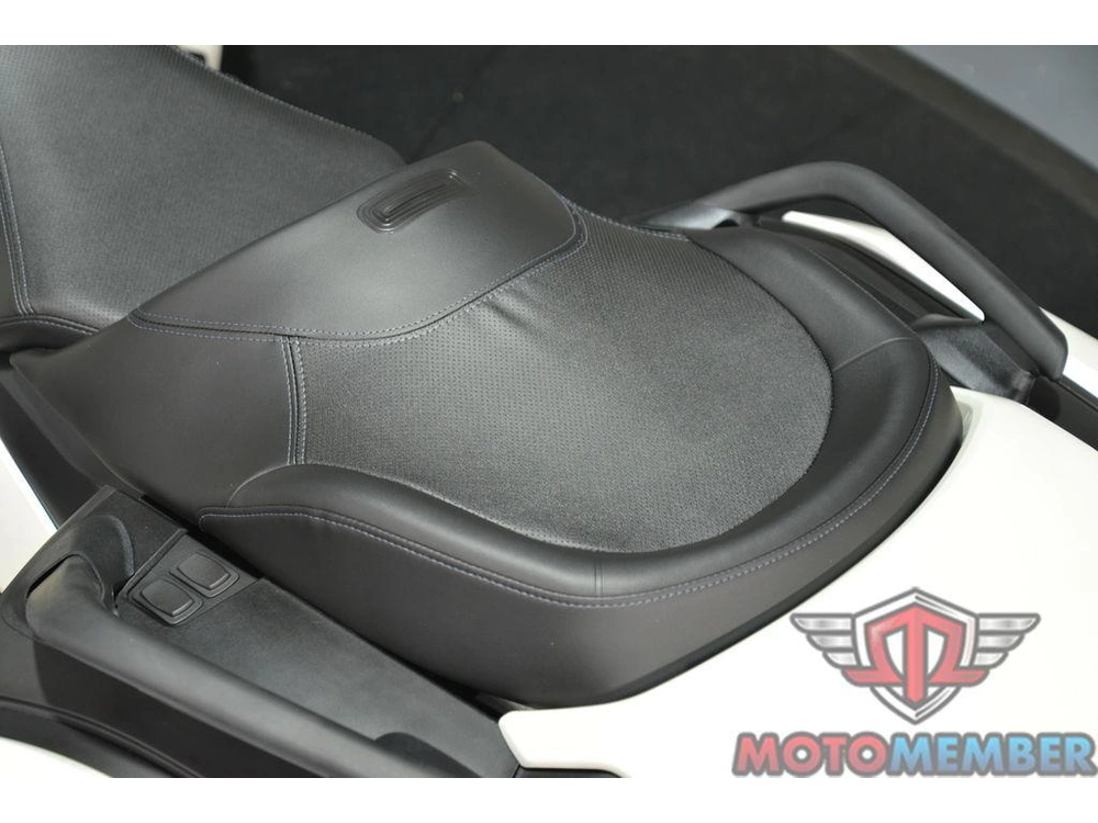 2026 Can-am Spyder Rt alt