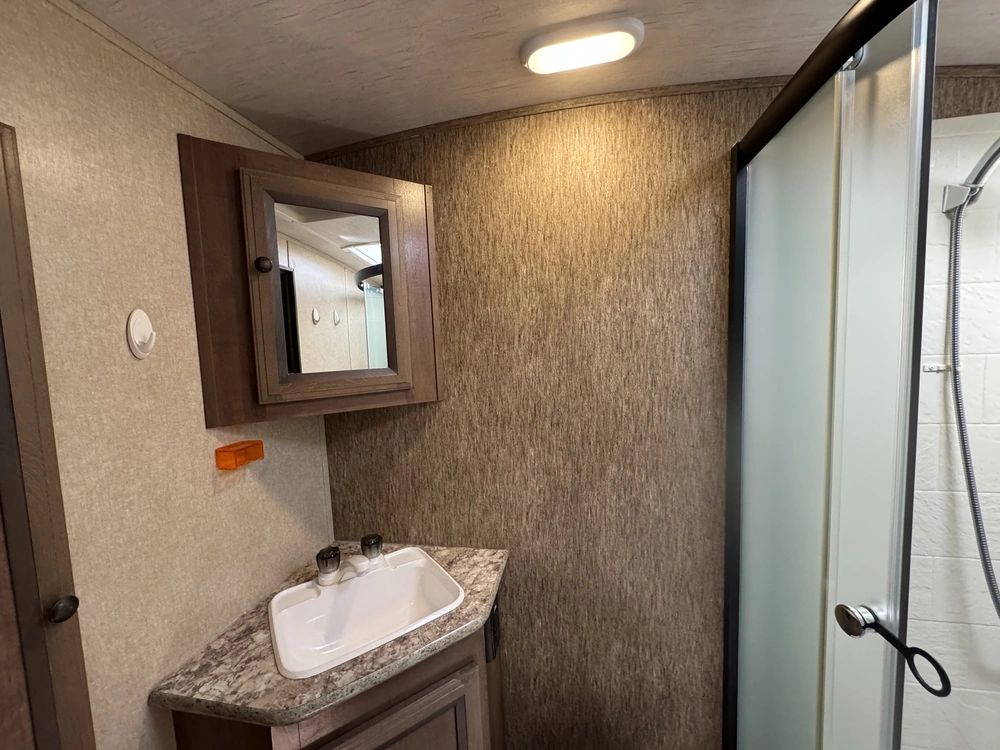 2017 Cruiser Rv Shadow Cruiser 195wbs alt