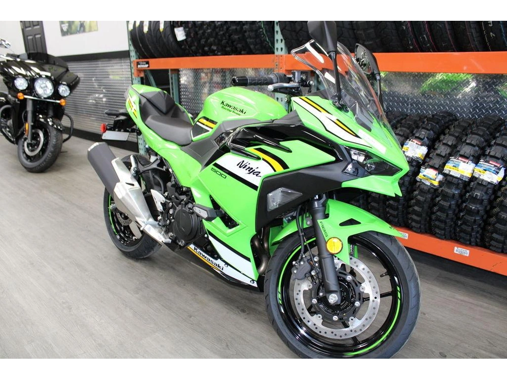 2025 Kawasaki Ninja® 500 Krt Edition alt