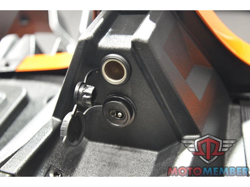 2024 Slingshot Slingshot® Sl Volt Orange alt