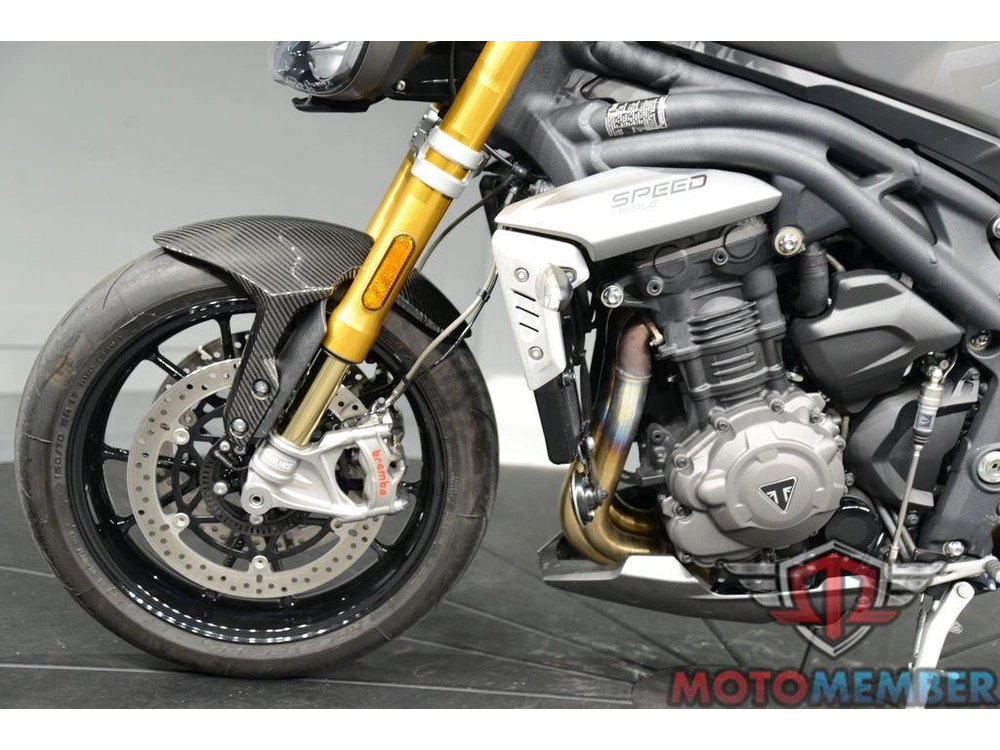 2022 Triumph Speed Triple 1200 Rs Matte Silver Ice alt