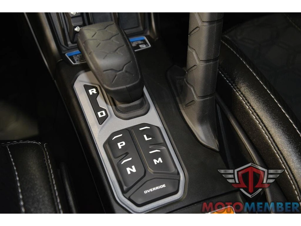 2026 Can-am Maverick R X Rc alt