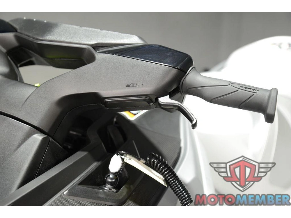 2026 Sea-doo Gtx™ Limited 325 White Pearl Premium alt