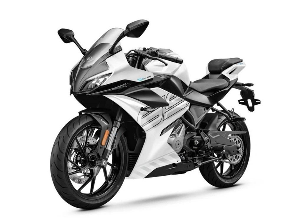 2026 Cfmoto 300ss alt