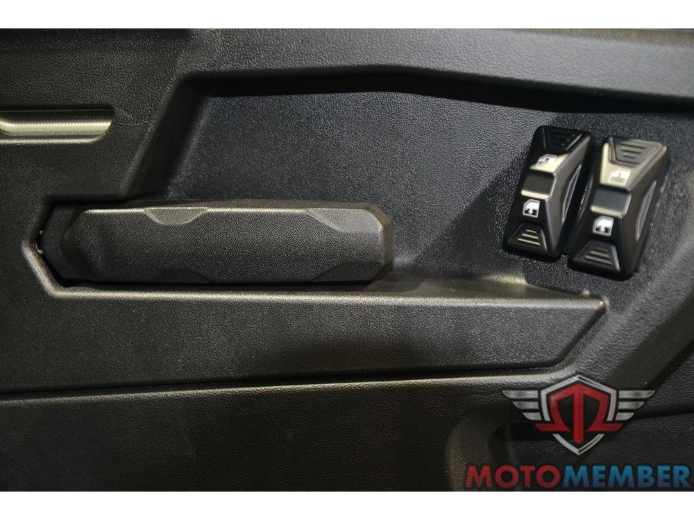 2026 Can-am Defender Max Xt Cab Hd11 With 10.25 In.display alt