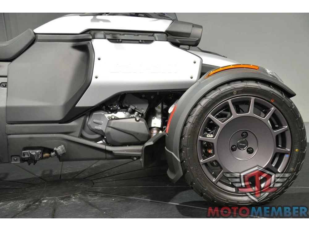 2025 Can-am Canyon alt